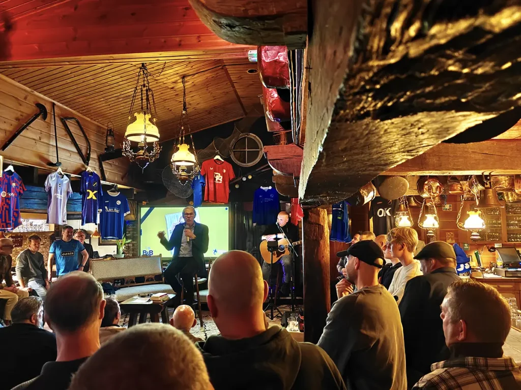 Bier en Ballen bij Calva Café in Rijsbergen. Wim Daniëls spreekt over Rijsbergen ons dorpje
